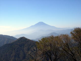 鍋割山より